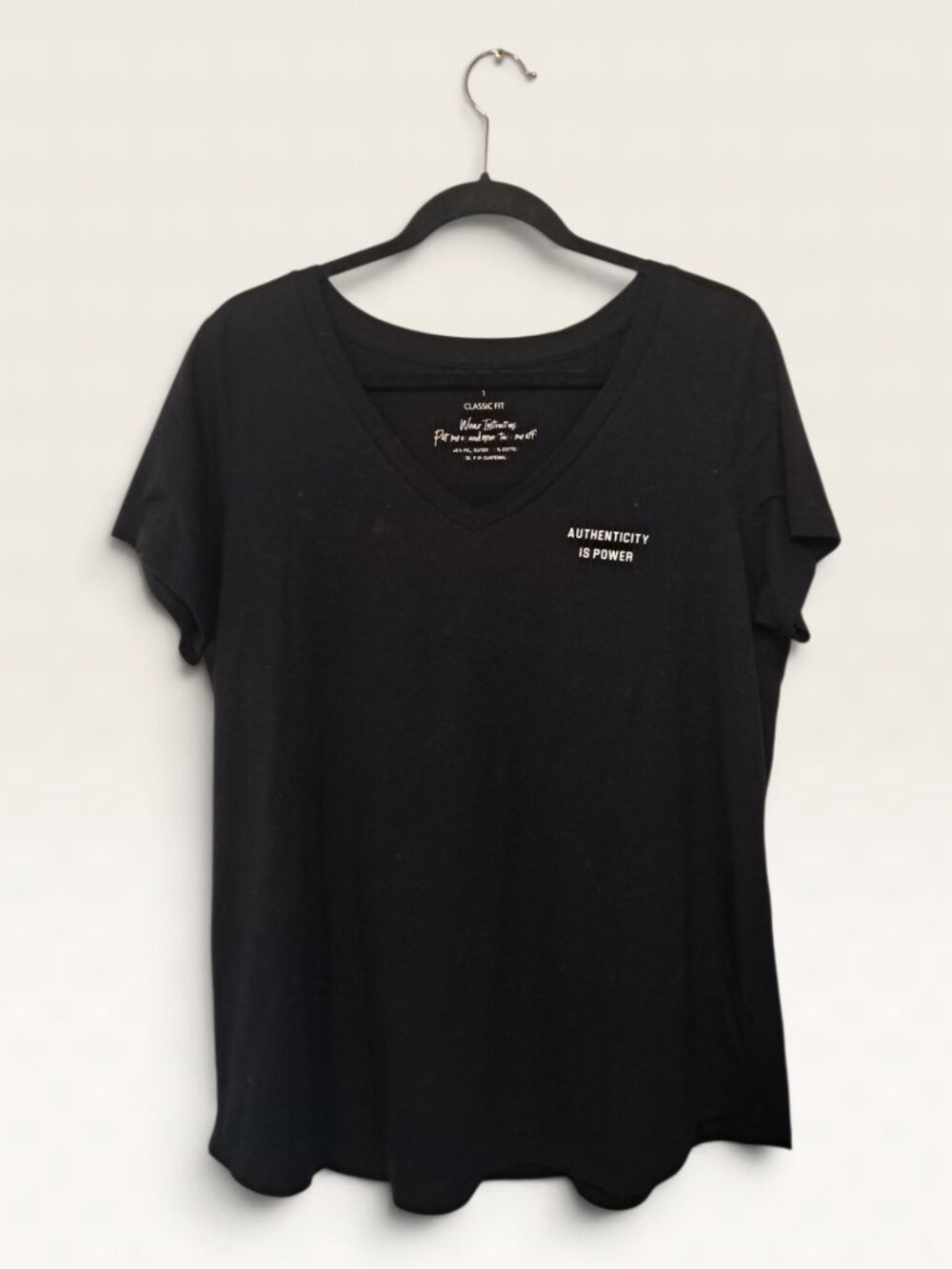 Torrid Size 1 Womens Black V-Neck Graphic T-Shirt Authenticity Is Power Plus